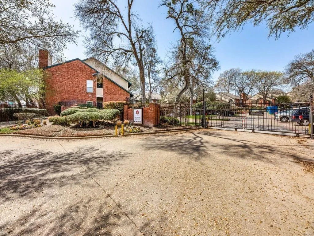 8601 Park Lane, #221