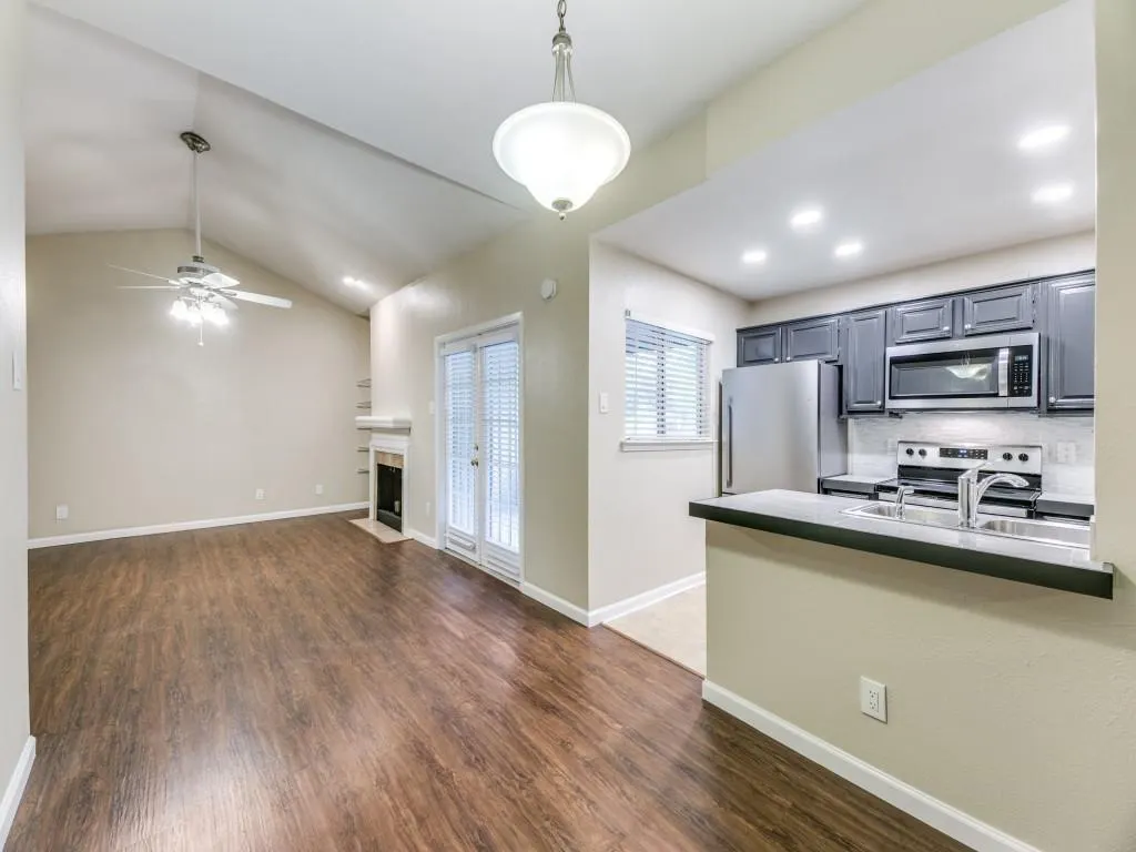 8601 Park Lane, #221