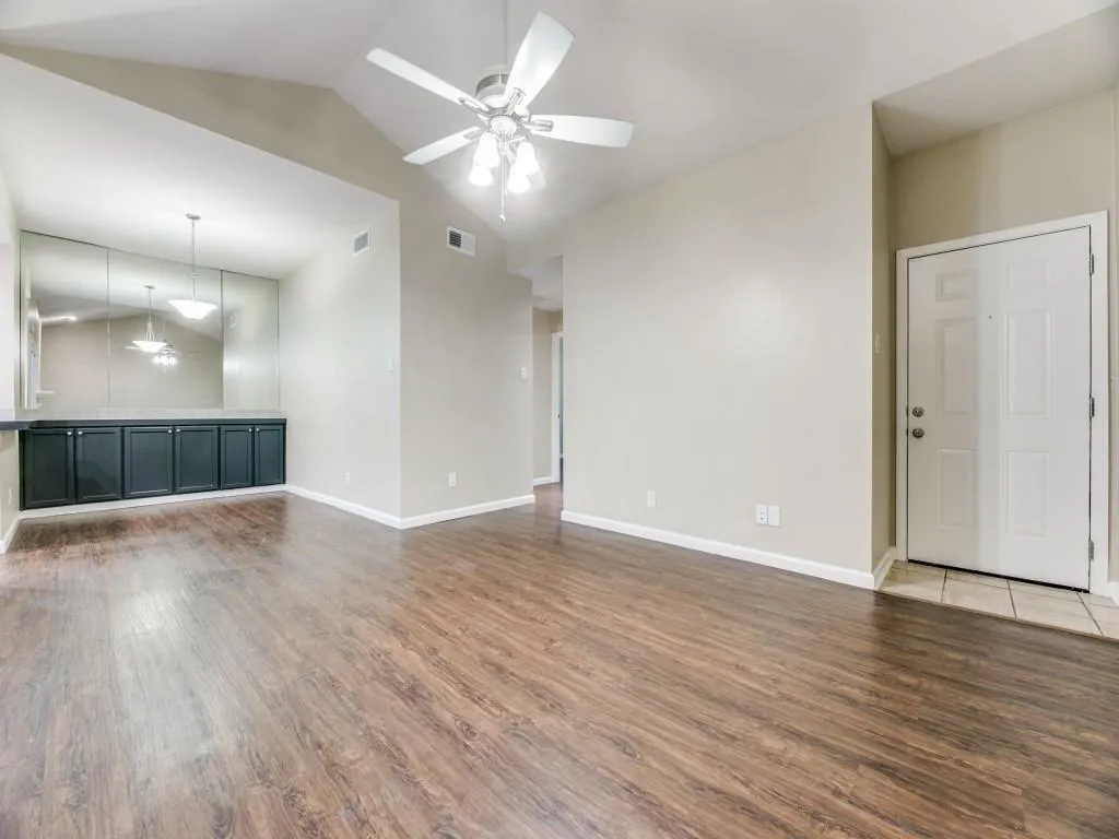 8601 Park Lane, #221