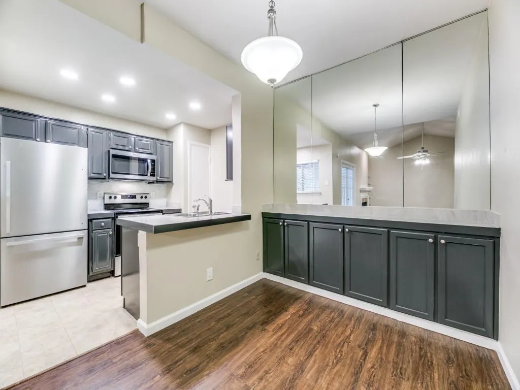 8601 Park Lane, #221