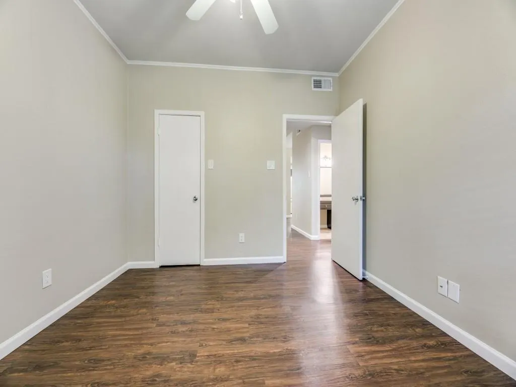 8601 Park Lane, #221