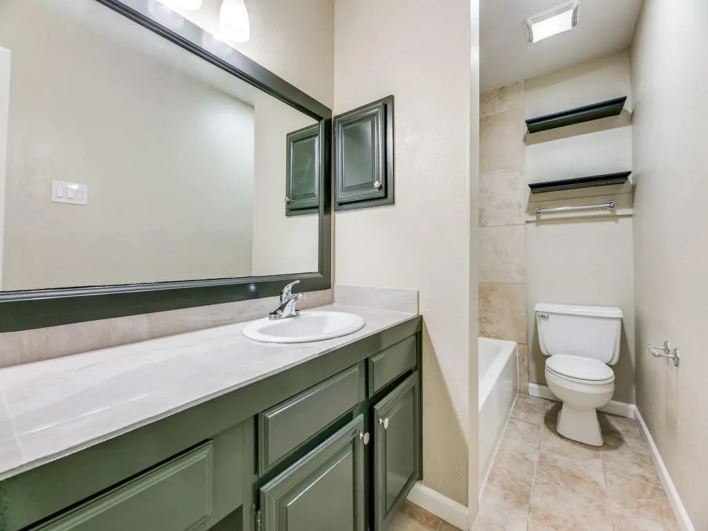 8601 Park Lane, #221