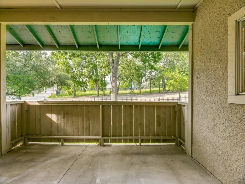 8601 Park Lane, #221