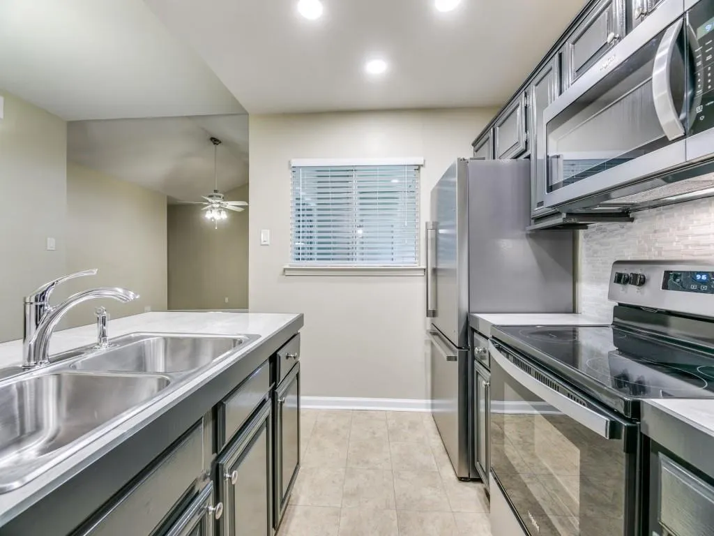 8601 Park Lane, #221