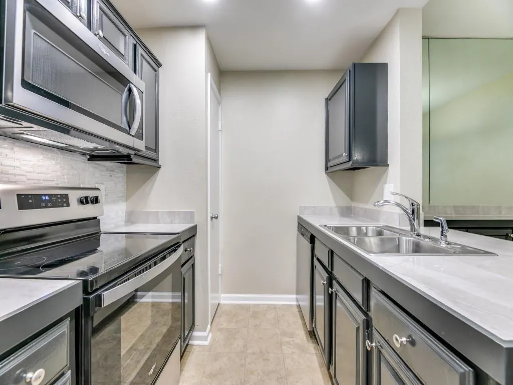 8601 Park Lane, #221