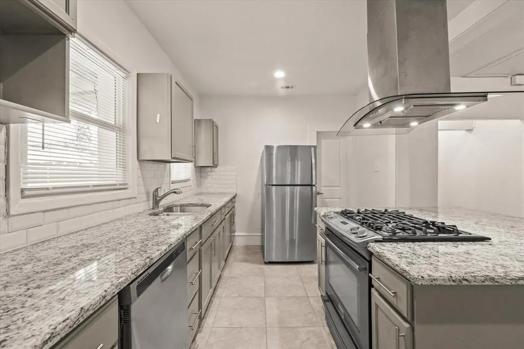 929 S Rosemont Avenue, #929