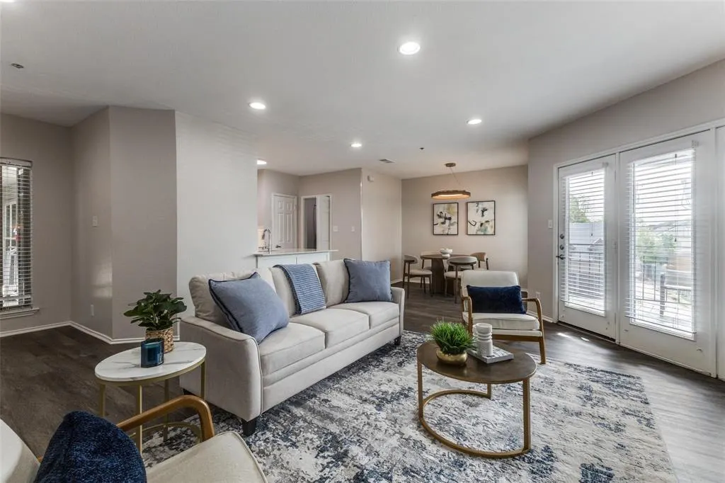 4501 Druid Lane, #3102