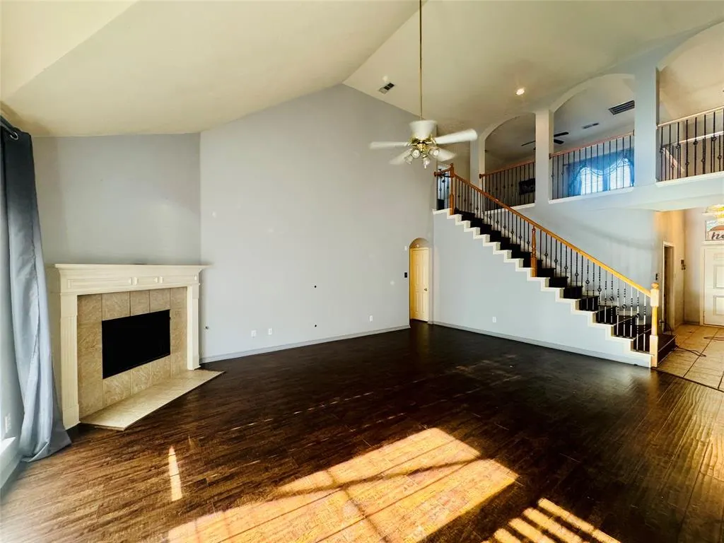 1005 Discovery Street