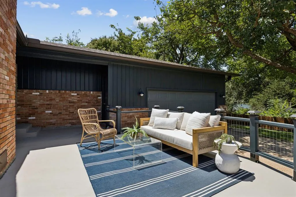 6333 Lange Circle