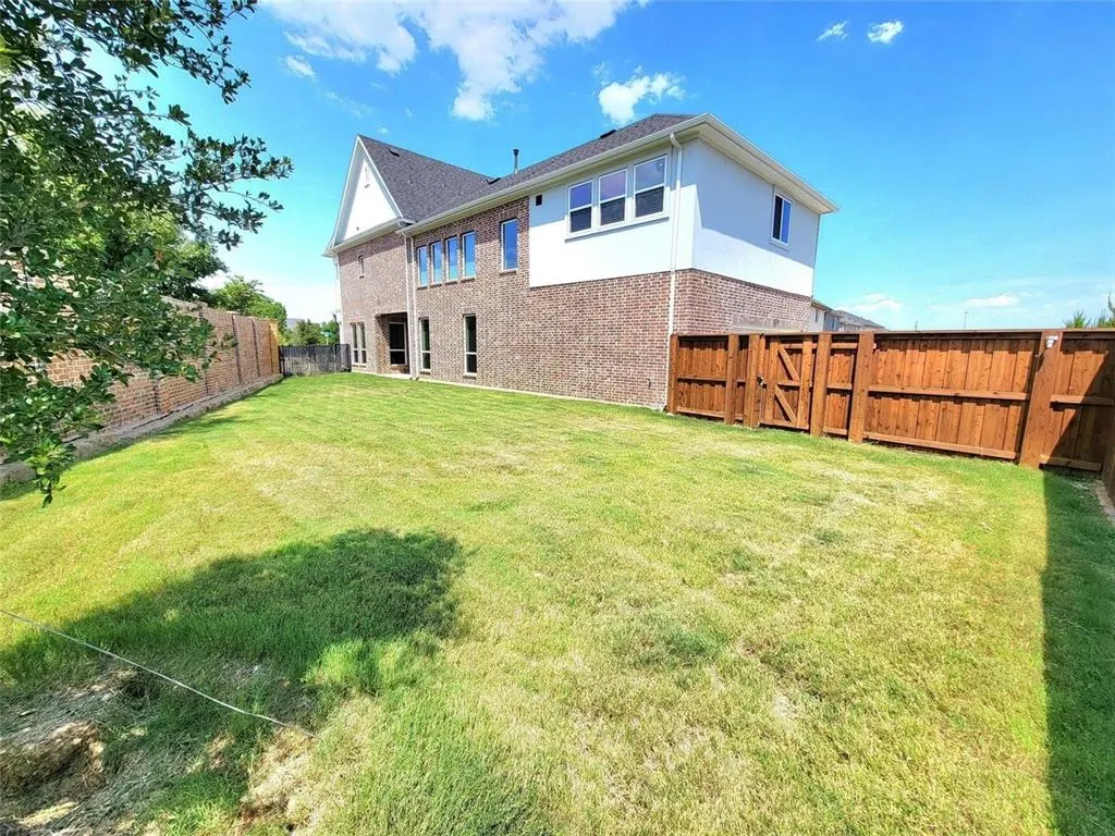 1073 Sarah Street