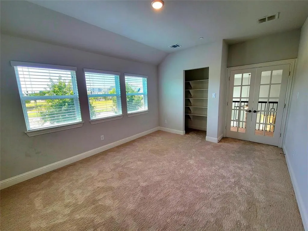 1073 Sarah Street