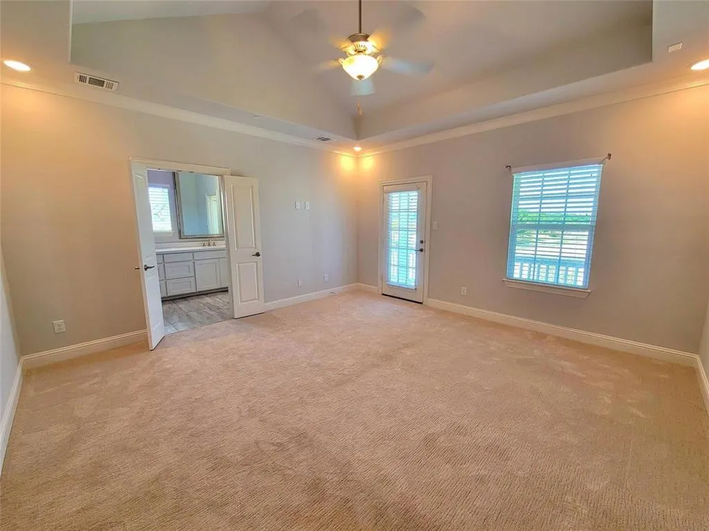 1073 Sarah Street