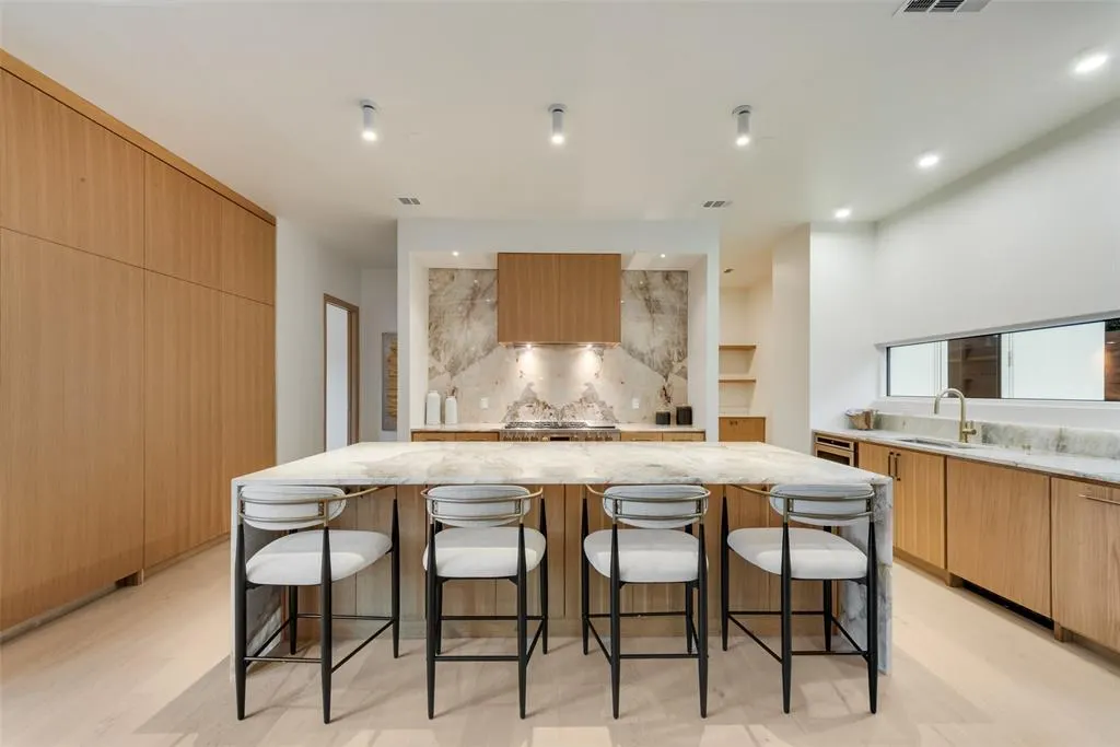 3821 Beechwood Lane