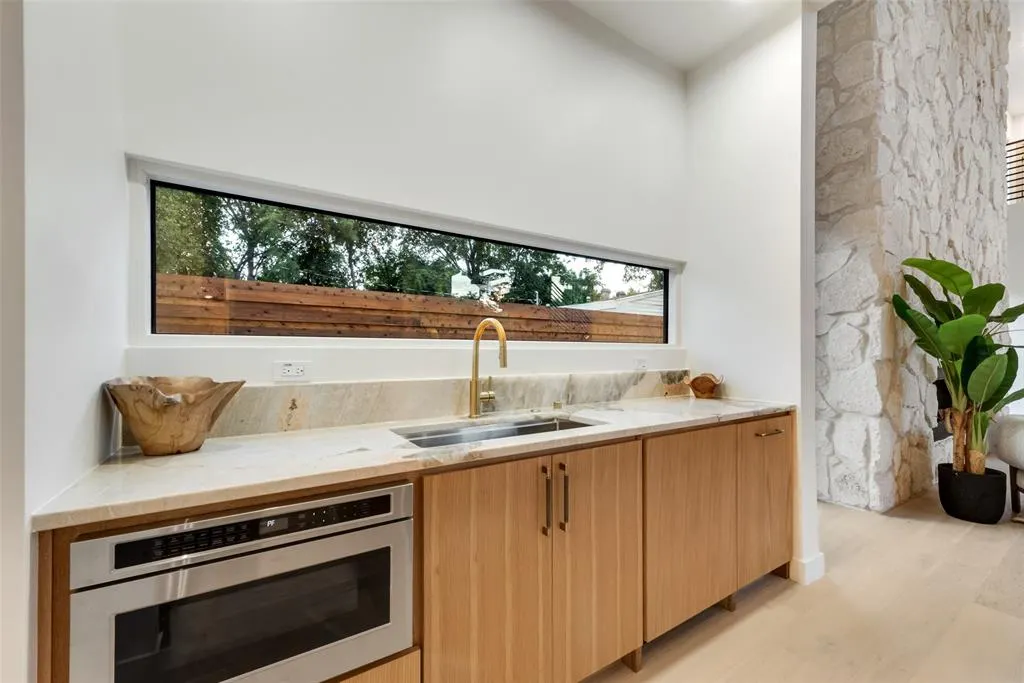 3821 Beechwood Lane