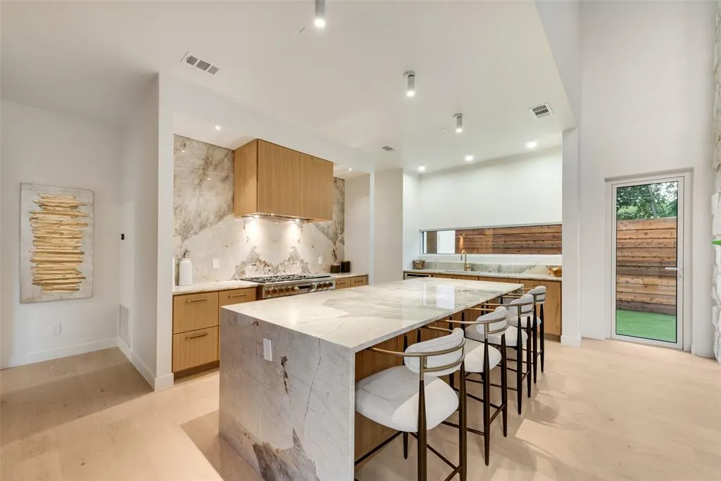 3821 Beechwood Lane