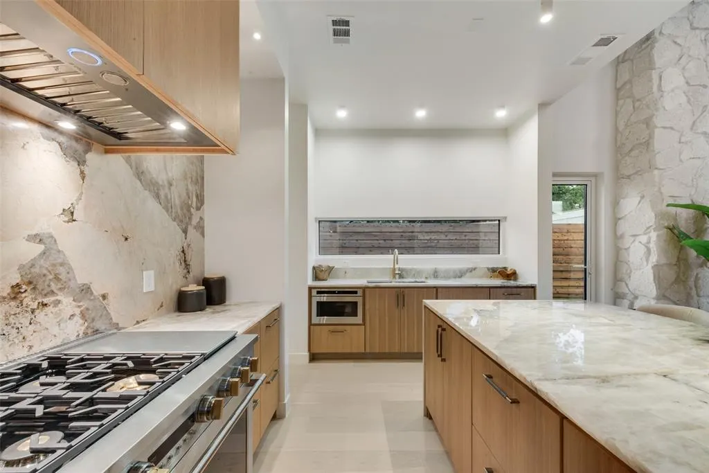3821 Beechwood Lane