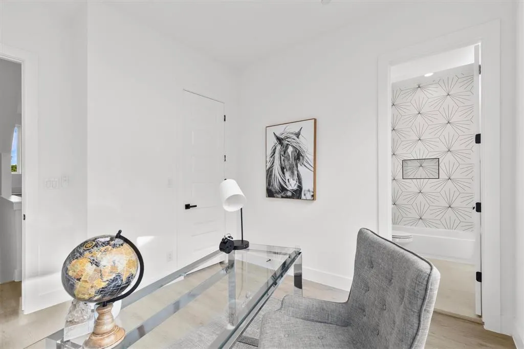 723 W 10th Street, #102