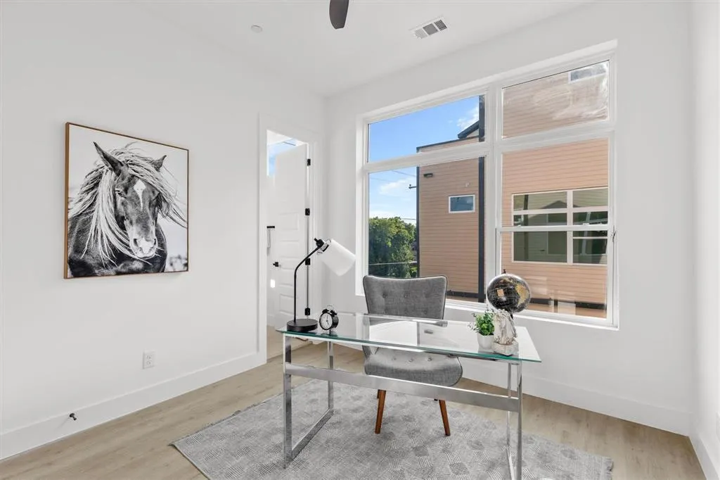 723 W 10th Street, #102