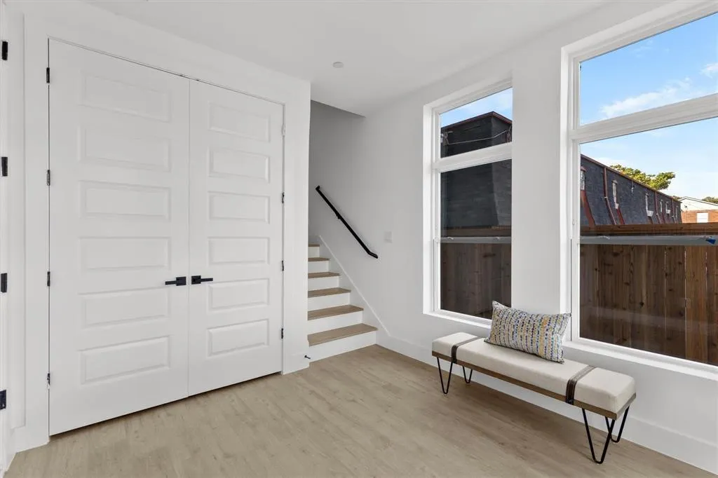 723 W 10th Street, #102