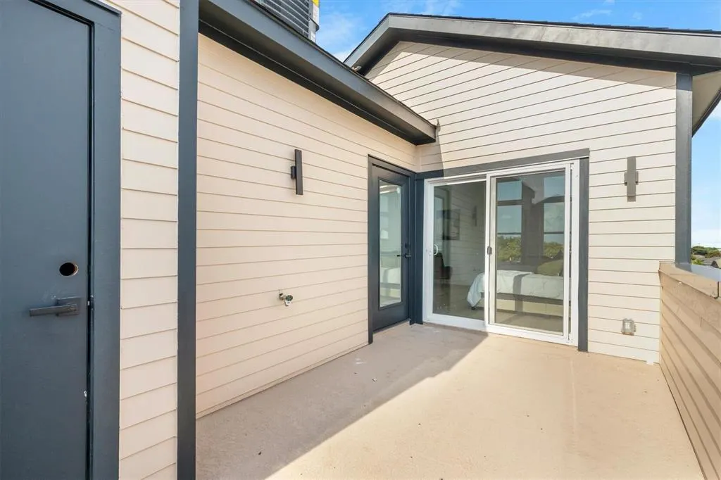 723 W 10th Street, #102