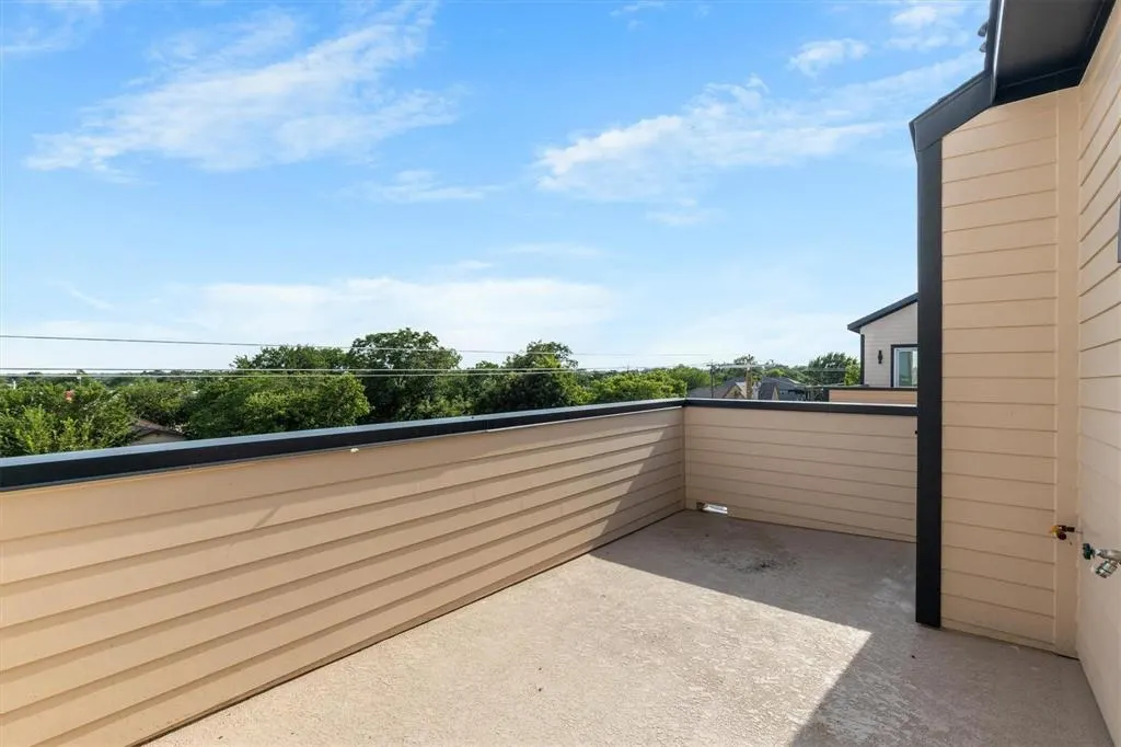 723 W 10th Street, #102
