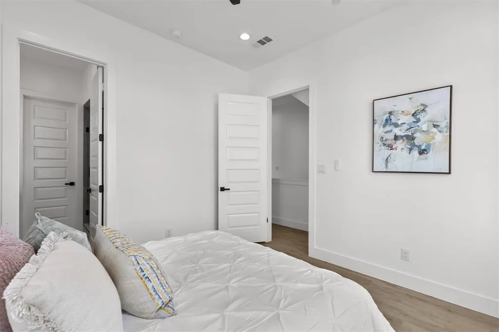 723 W 10th Street, #102