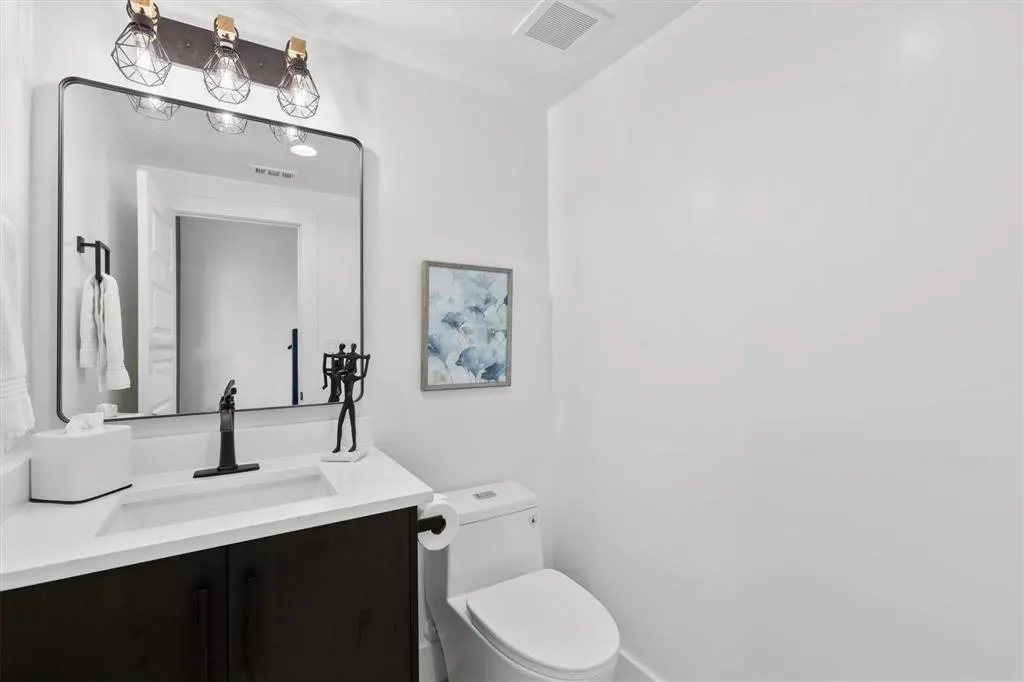 723 W 10th Street, #102