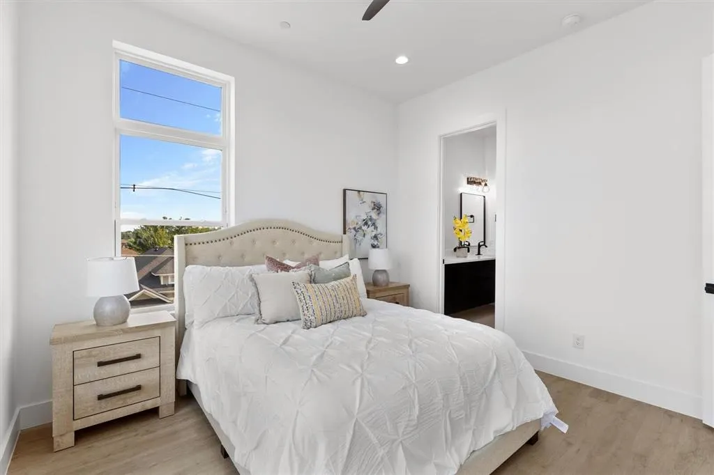 723 W 10th Street, #102