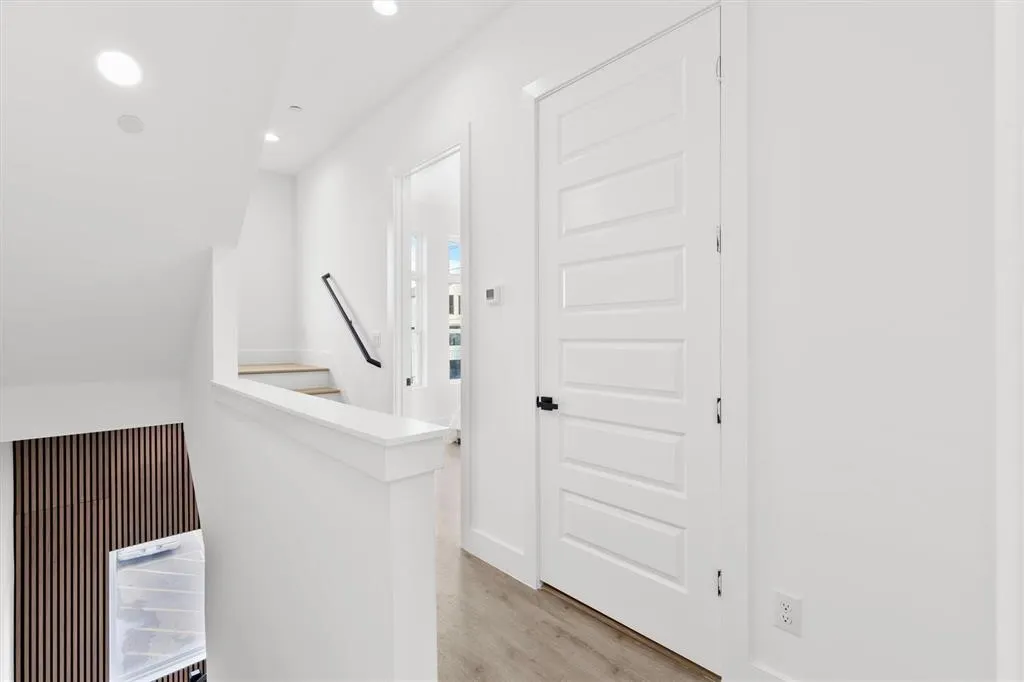 723 W 10th Street, #102