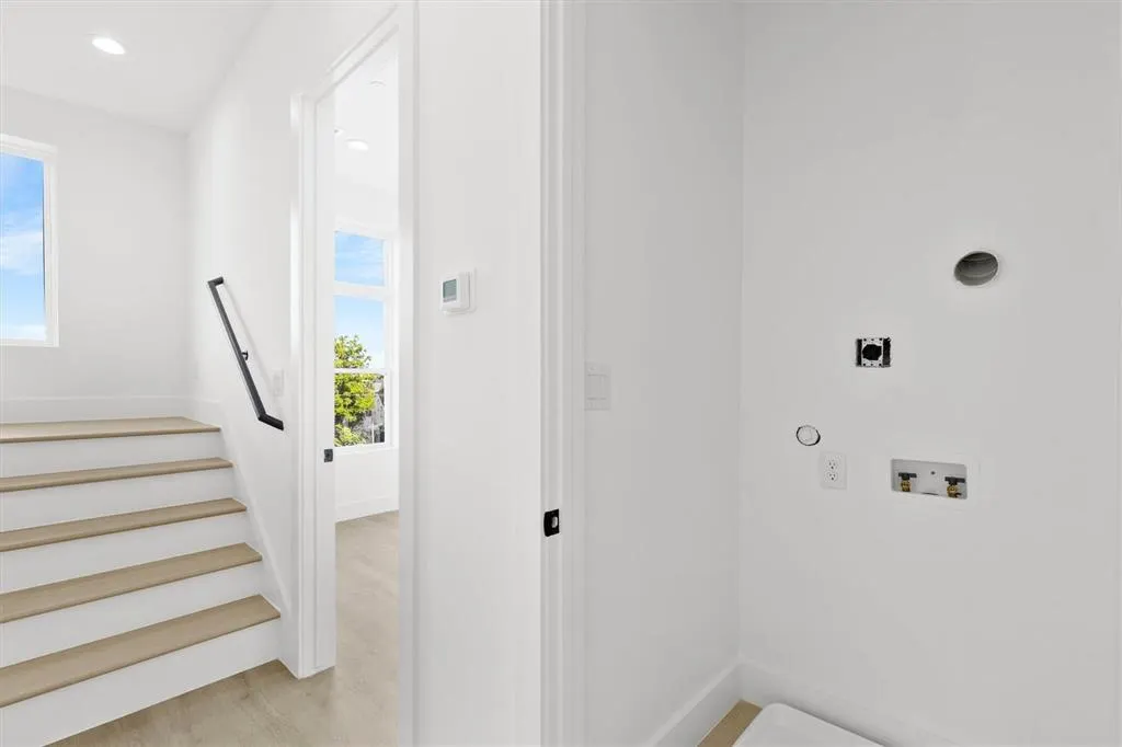 723 W 10th Street, #102