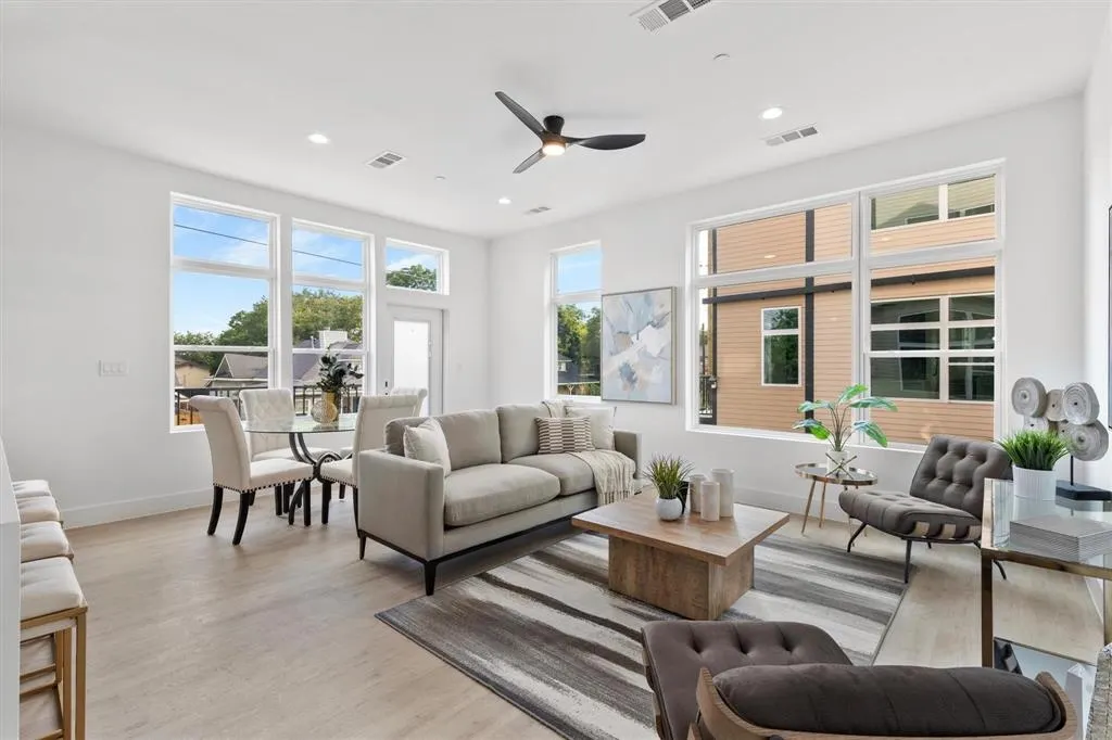 723 W 10th Street, #102