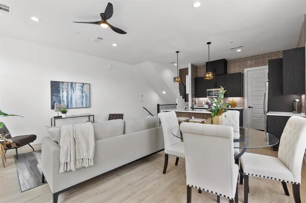 723 W 10th Street, #102