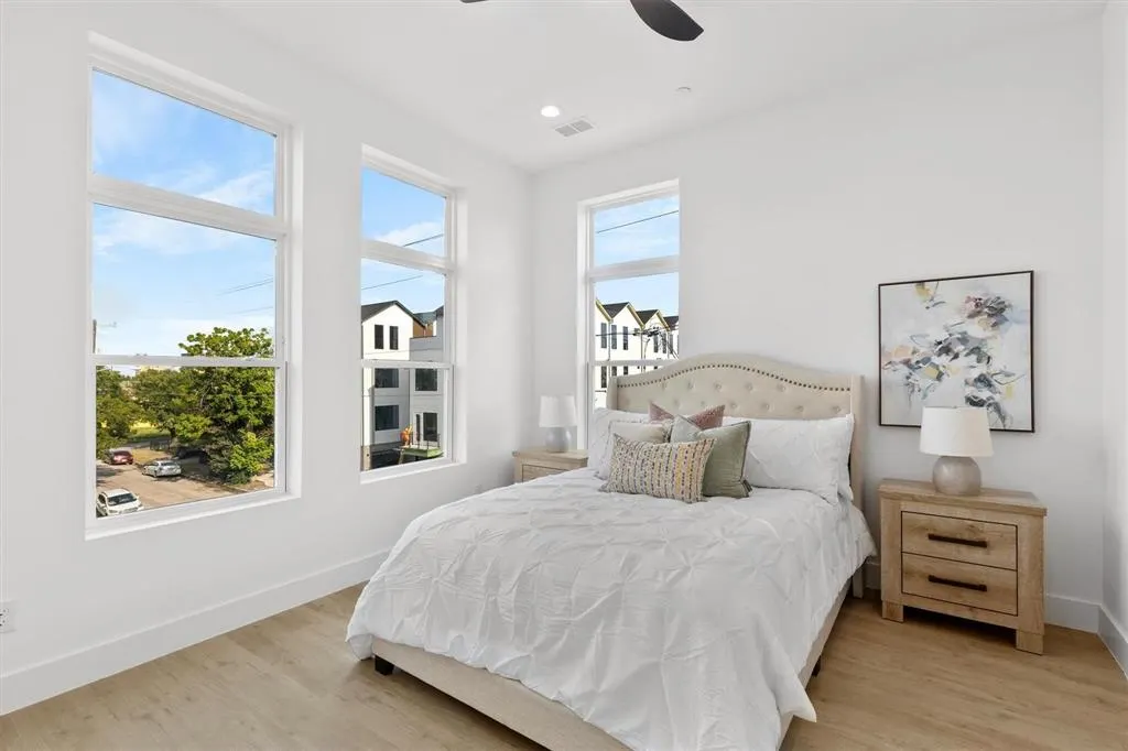 723 W 10th Street, #102