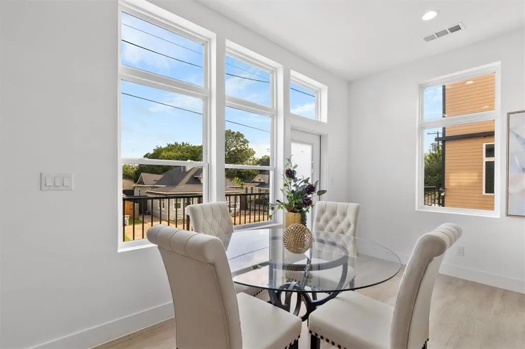 723 W 10th Street, #102