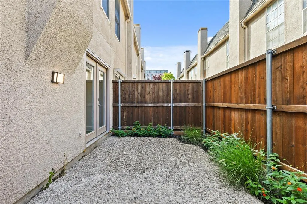 2727 Shelby Avenue, #O