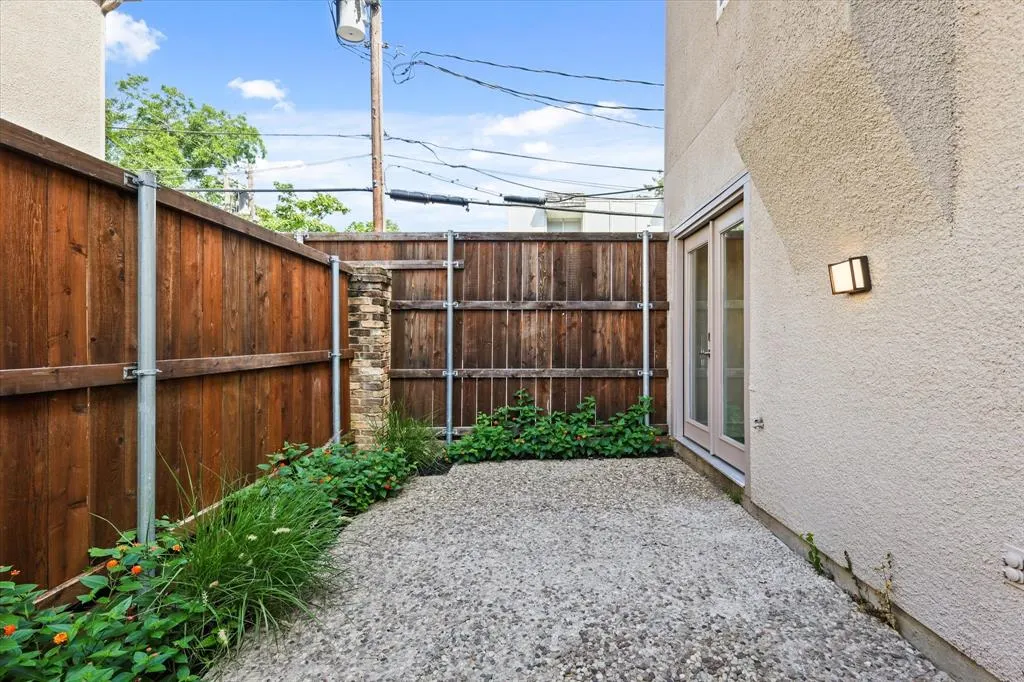 2727 Shelby Avenue, #O