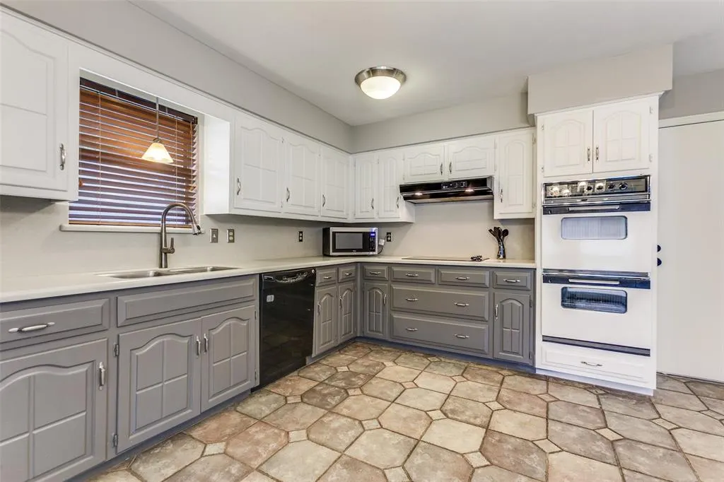 1802 Auburn Drive
