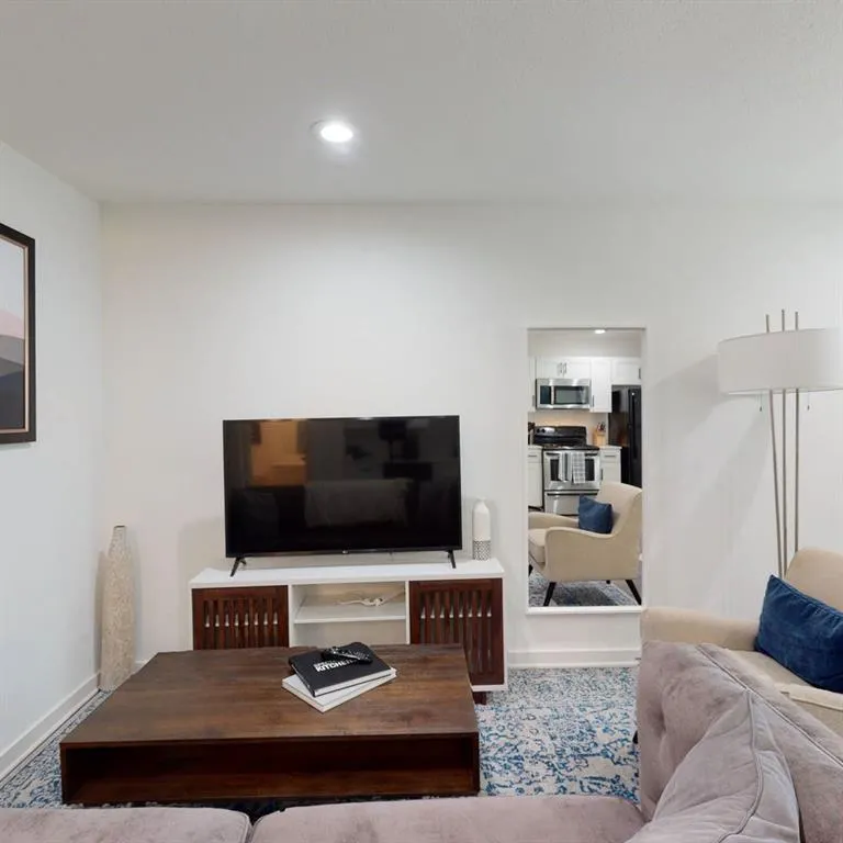 321 E 8th Street, #A4