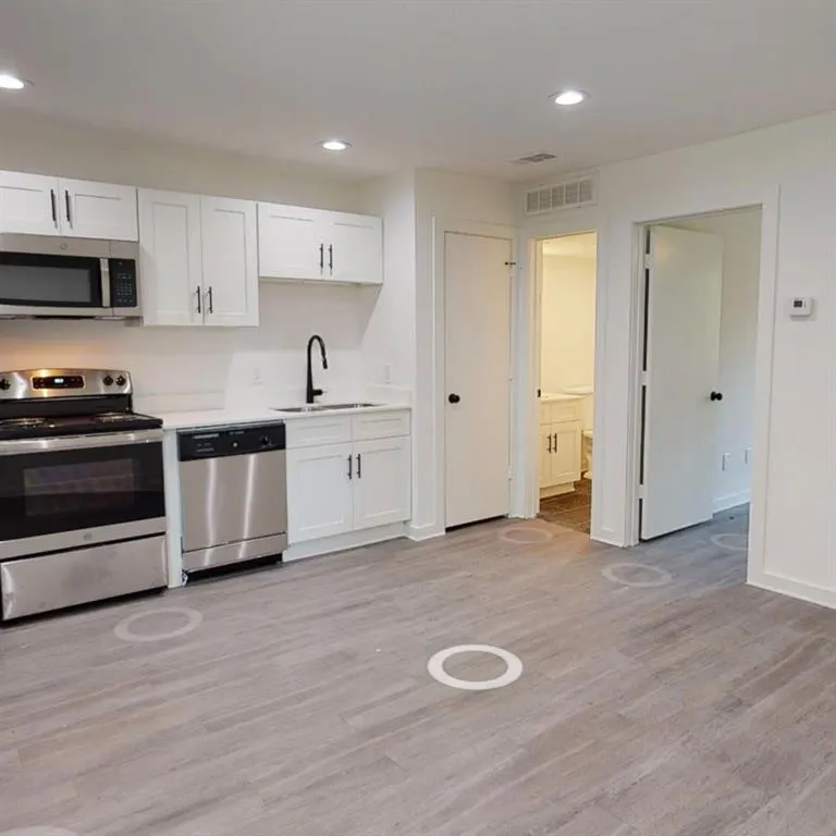 321 E 8th Street, #A4