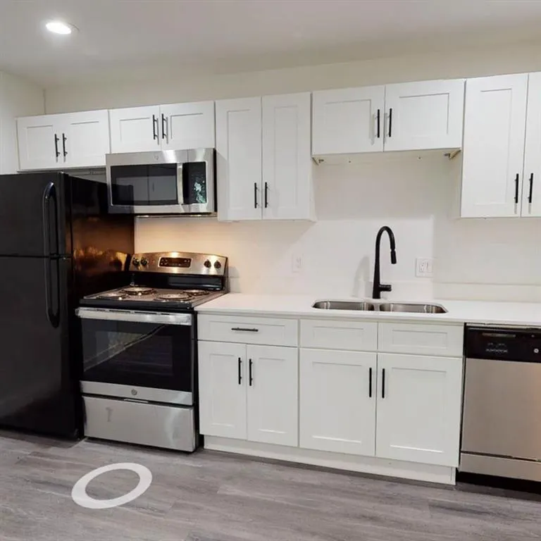 321 E 8th Street, #A4