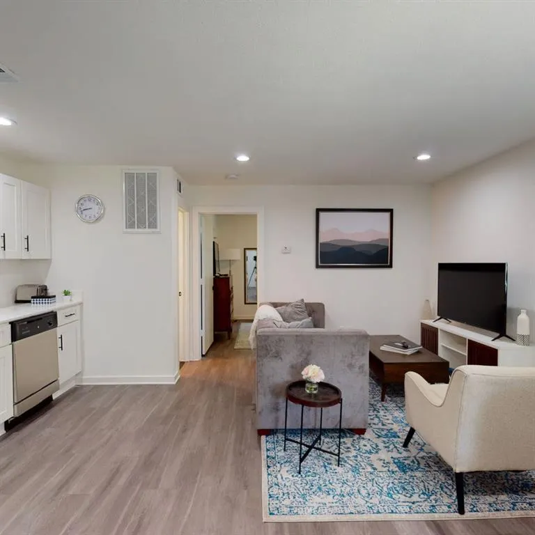 321 E 8th Street, #A4