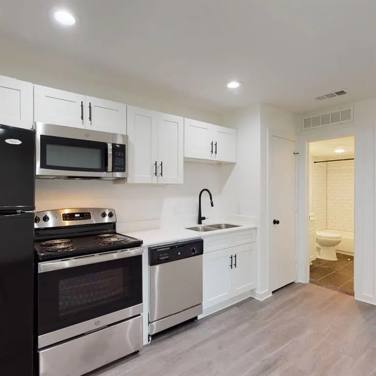 321 E 8th Street, #A4