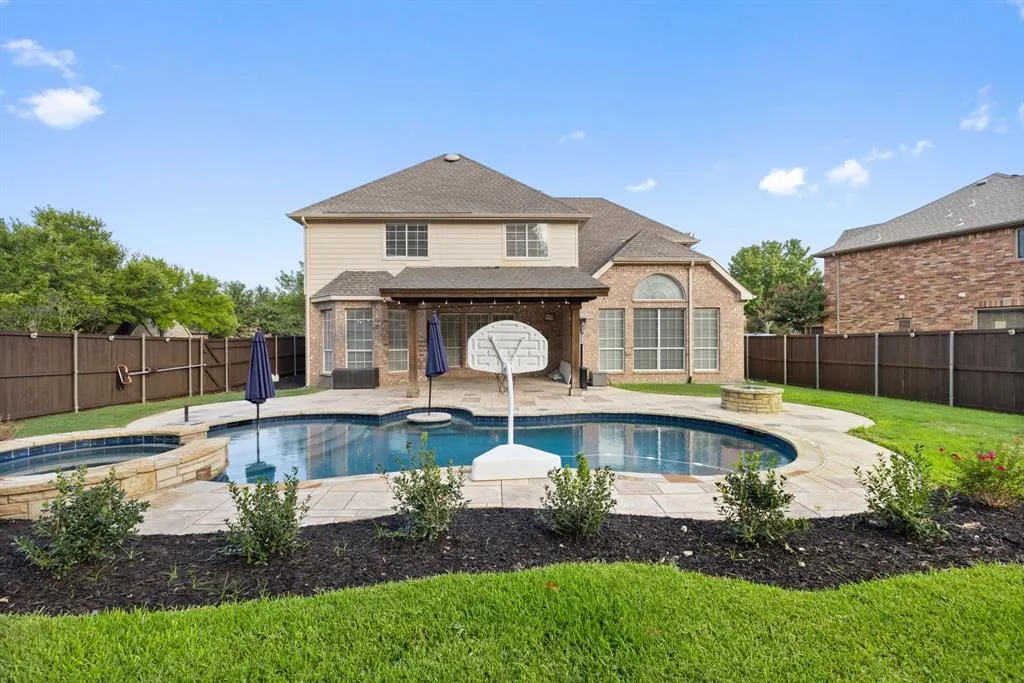 2000 Arrowwood Court