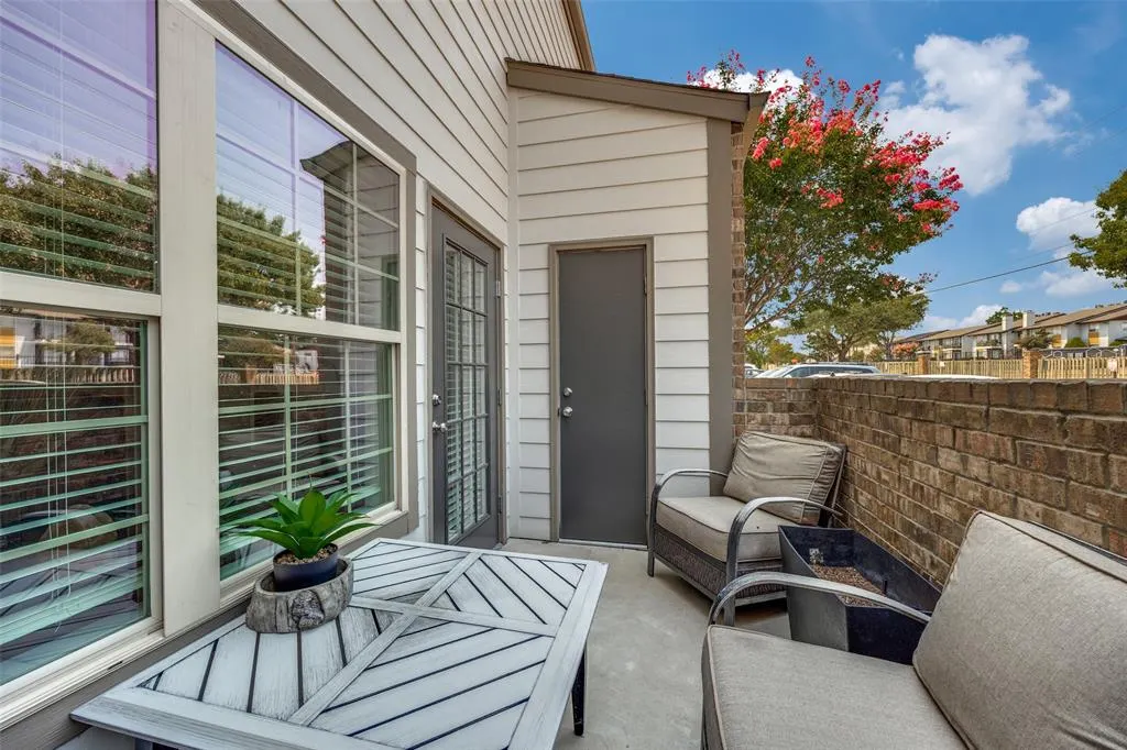6108 Abrams Road, #205