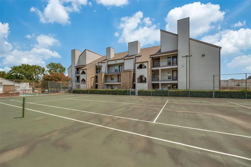 6108 Abrams Road, #205