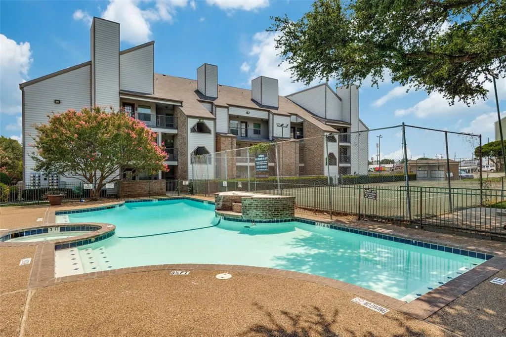 6108 Abrams Road, #205