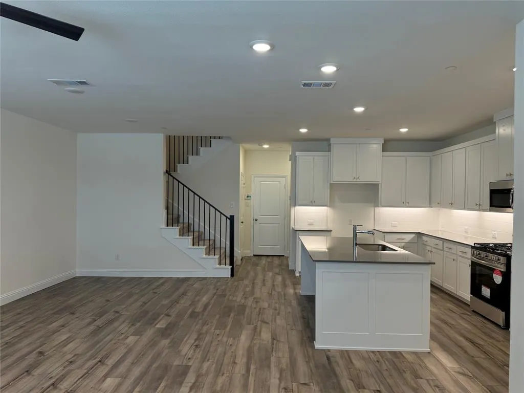 2821 Jacaranda Drive