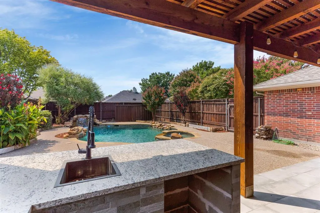 4805 Sunflower Drive