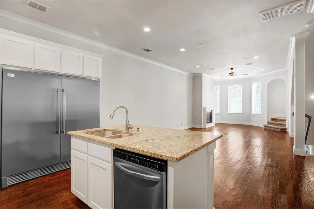 4111 Rawlins Street, #201