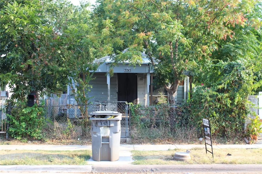 1921 Angelina Drive